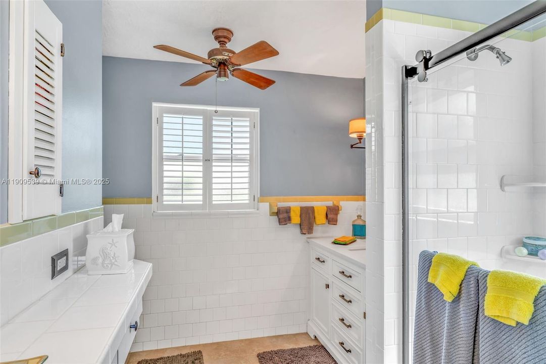 待售: $1,250,000 (4 贝兹, 2 浴室, 2166 平方英尺)