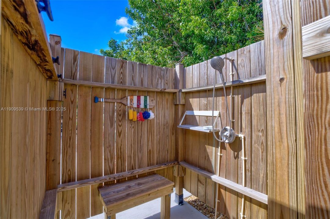 待售: $1,250,000 (4 贝兹, 2 浴室, 2166 平方英尺)