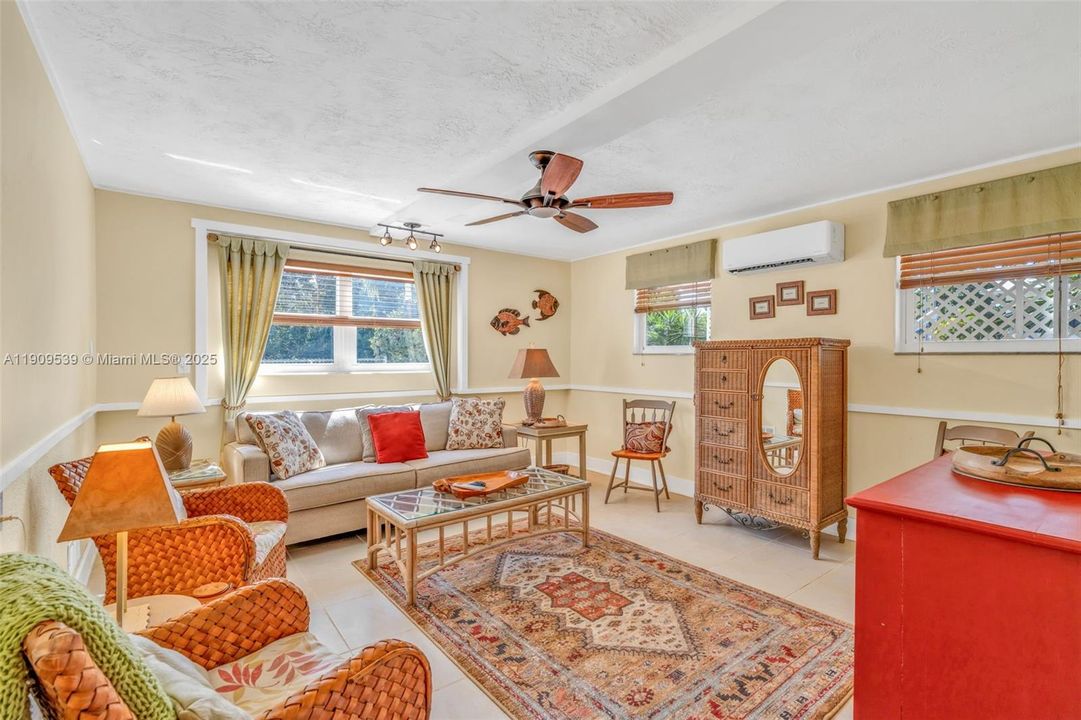 待售: $1,250,000 (4 贝兹, 2 浴室, 2166 平方英尺)