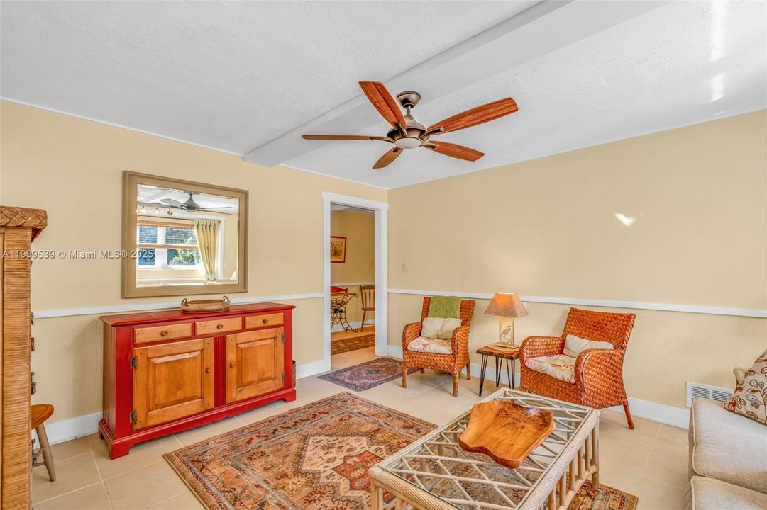 待售: $1,250,000 (4 贝兹, 2 浴室, 2166 平方英尺)