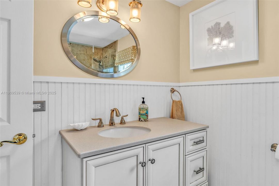 待售: $1,250,000 (4 贝兹, 2 浴室, 2166 平方英尺)