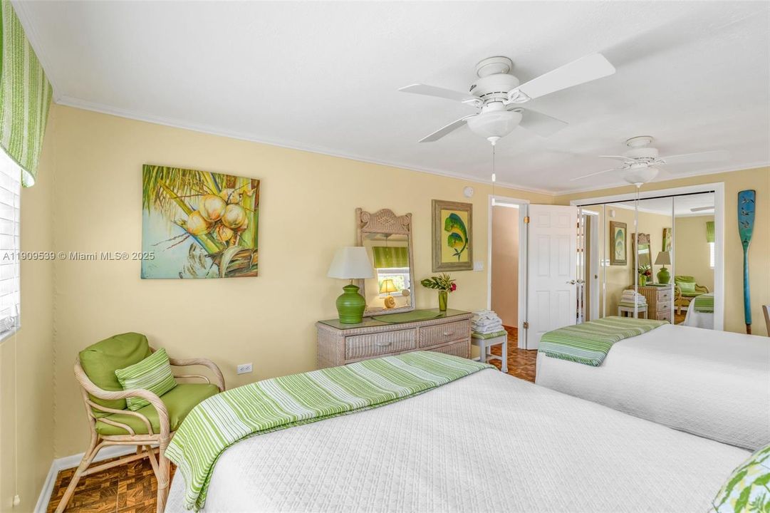 待售: $1,250,000 (4 贝兹, 2 浴室, 2166 平方英尺)