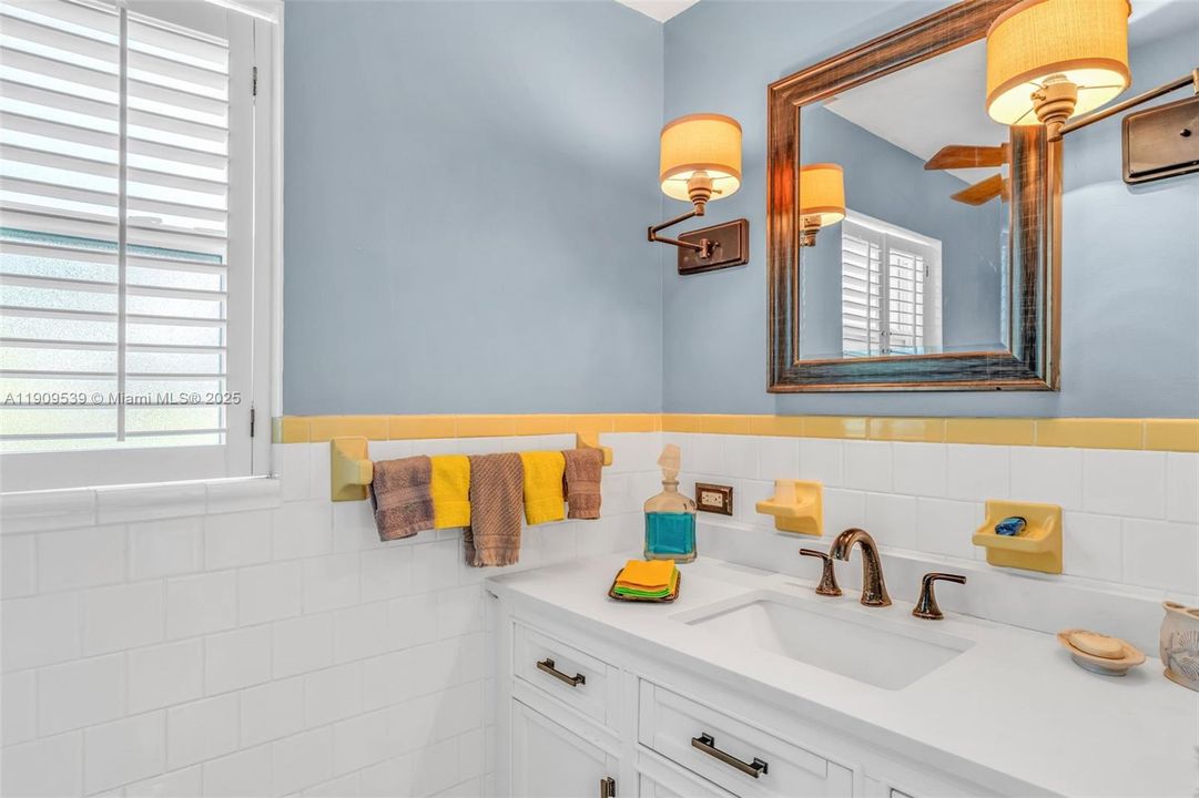 待售: $1,250,000 (4 贝兹, 2 浴室, 2166 平方英尺)