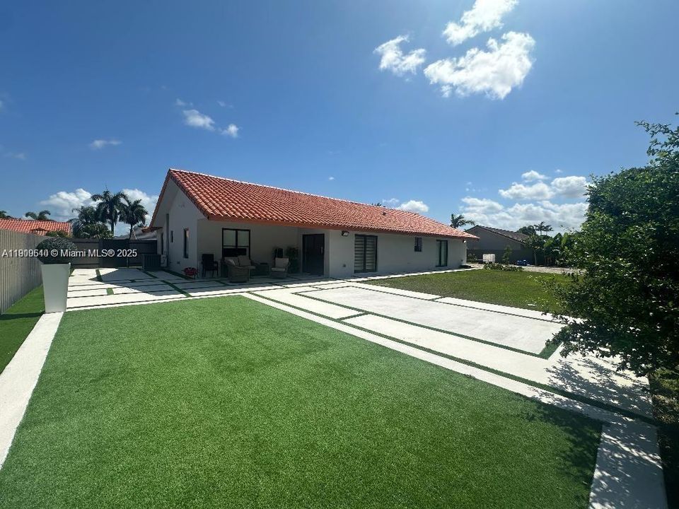 For Rent: $5,500 (4 beds, 2 baths, 2086 Square Feet)