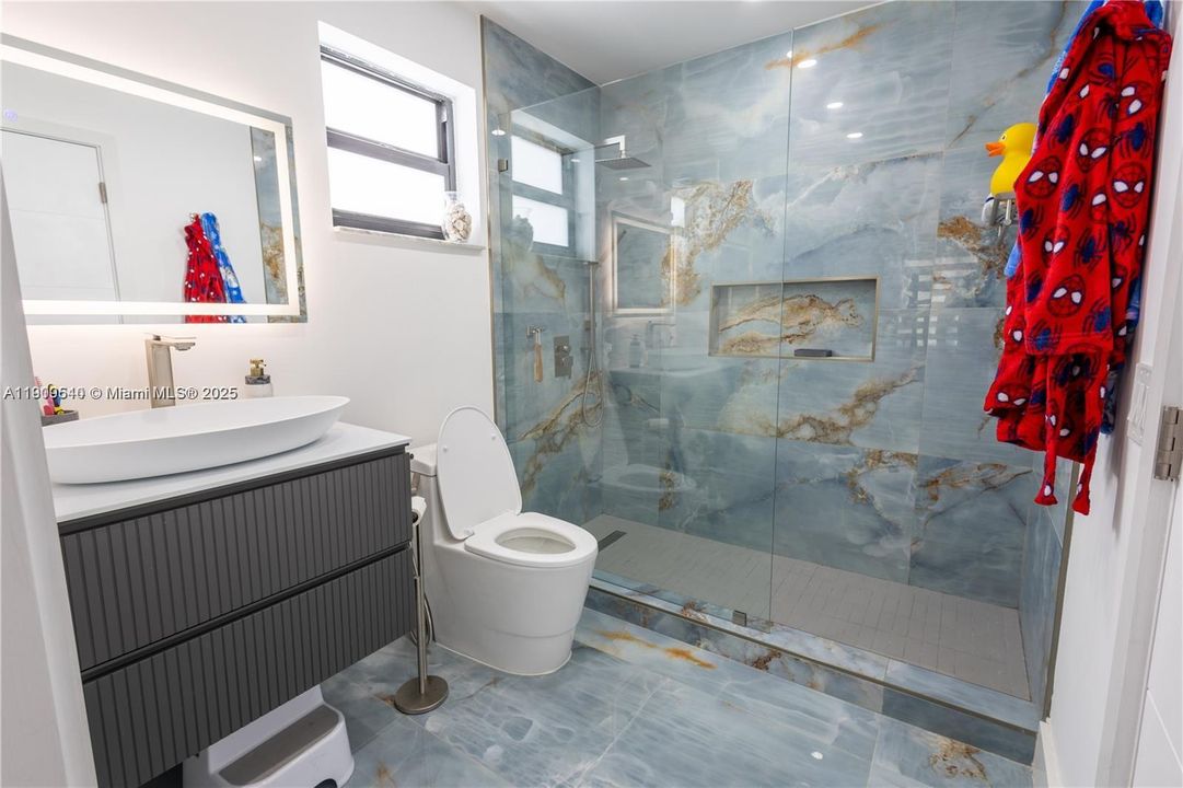 For Rent: $5,500 (4 beds, 2 baths, 2086 Square Feet)