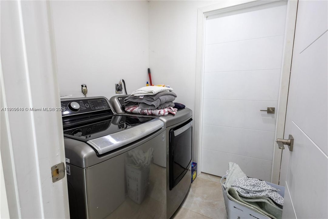 For Rent: $5,500 (4 beds, 2 baths, 2086 Square Feet)