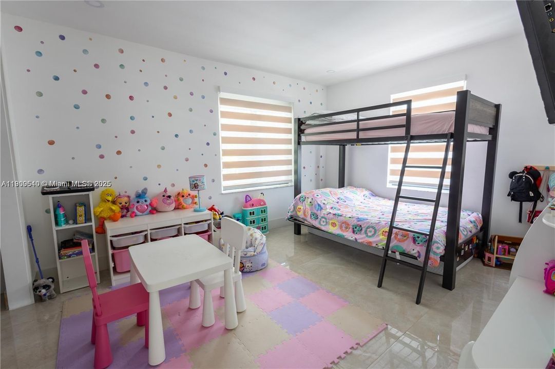 For Rent: $5,500 (4 beds, 2 baths, 2086 Square Feet)