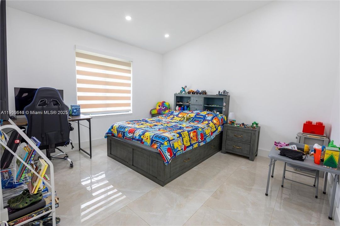 For Rent: $5,500 (4 beds, 2 baths, 2086 Square Feet)