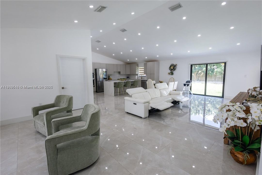 For Rent: $5,500 (4 beds, 2 baths, 2086 Square Feet)