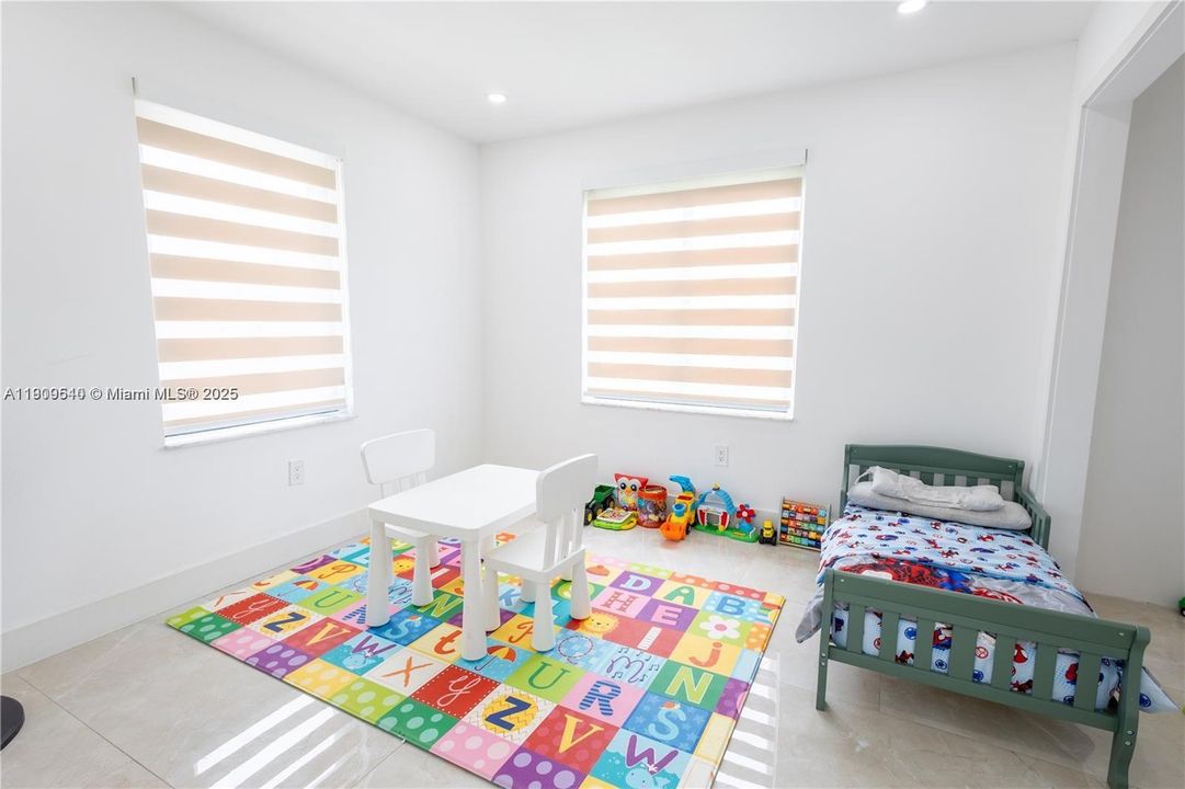 For Rent: $5,500 (4 beds, 2 baths, 2086 Square Feet)