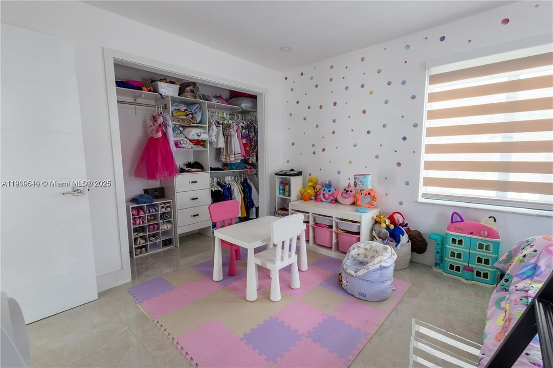 For Rent: $5,500 (4 beds, 2 baths, 2086 Square Feet)