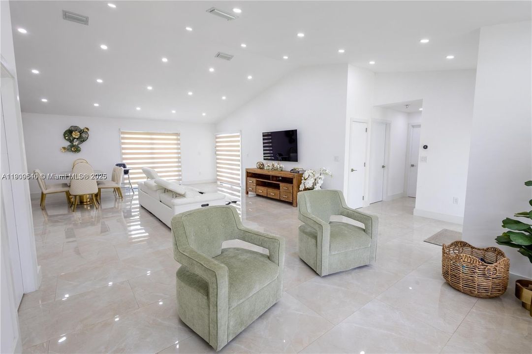 For Rent: $5,500 (4 beds, 2 baths, 2086 Square Feet)