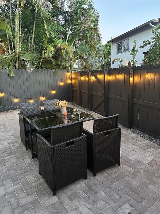 En Venta: $495,000 (3 camas, 2 baños, 1365 Pies cuadrados)