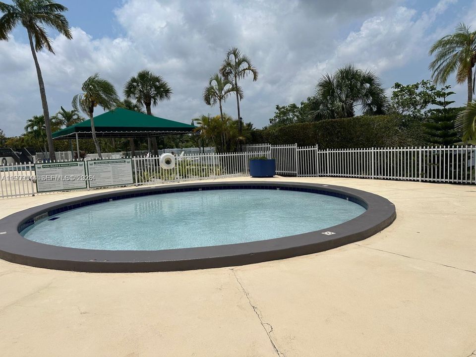 En Venta: $495,000 (3 camas, 2 baños, 1365 Pies cuadrados)