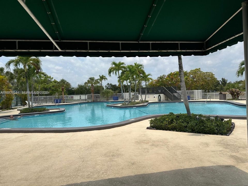 En Venta: $495,000 (3 camas, 2 baños, 1365 Pies cuadrados)