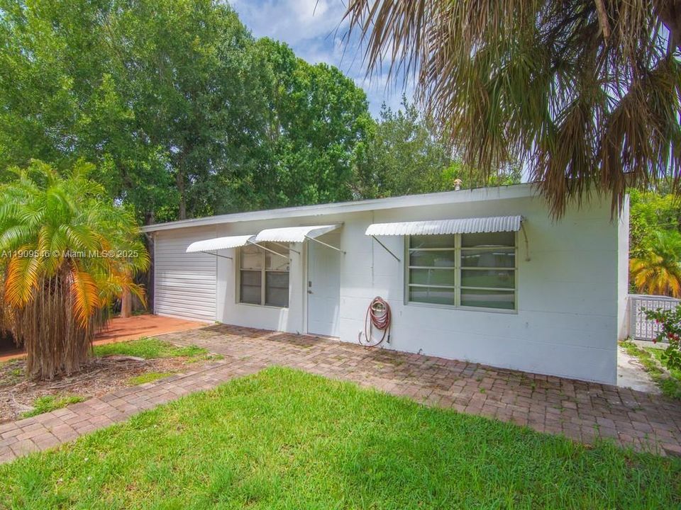 В аренду: $1,950 (3 спален, 1 ванн, 910 Квадратных фут)