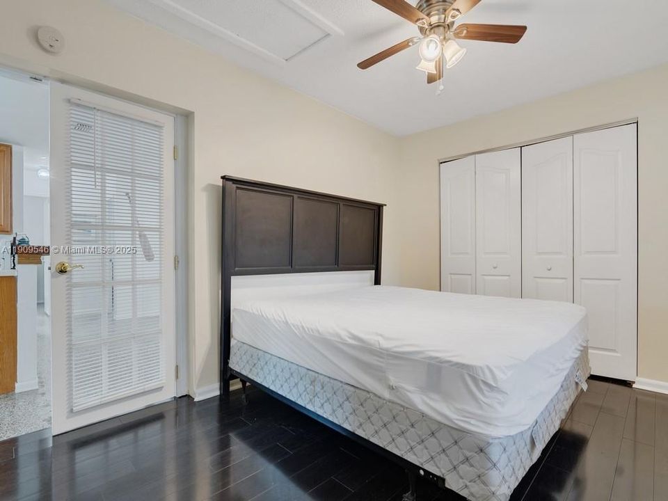 В аренду: $1,950 (3 спален, 1 ванн, 910 Квадратных фут)