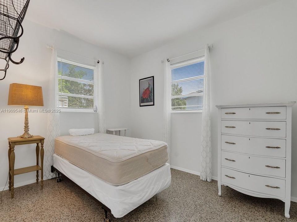 В аренду: $1,950 (3 спален, 1 ванн, 910 Квадратных фут)