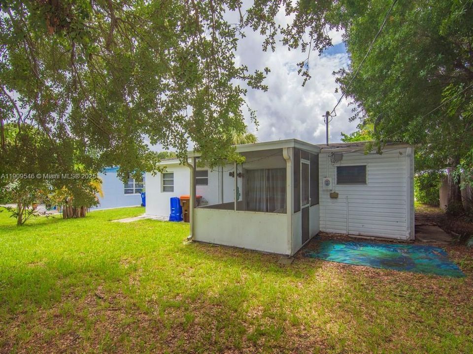 В аренду: $1,950 (3 спален, 1 ванн, 910 Квадратных фут)