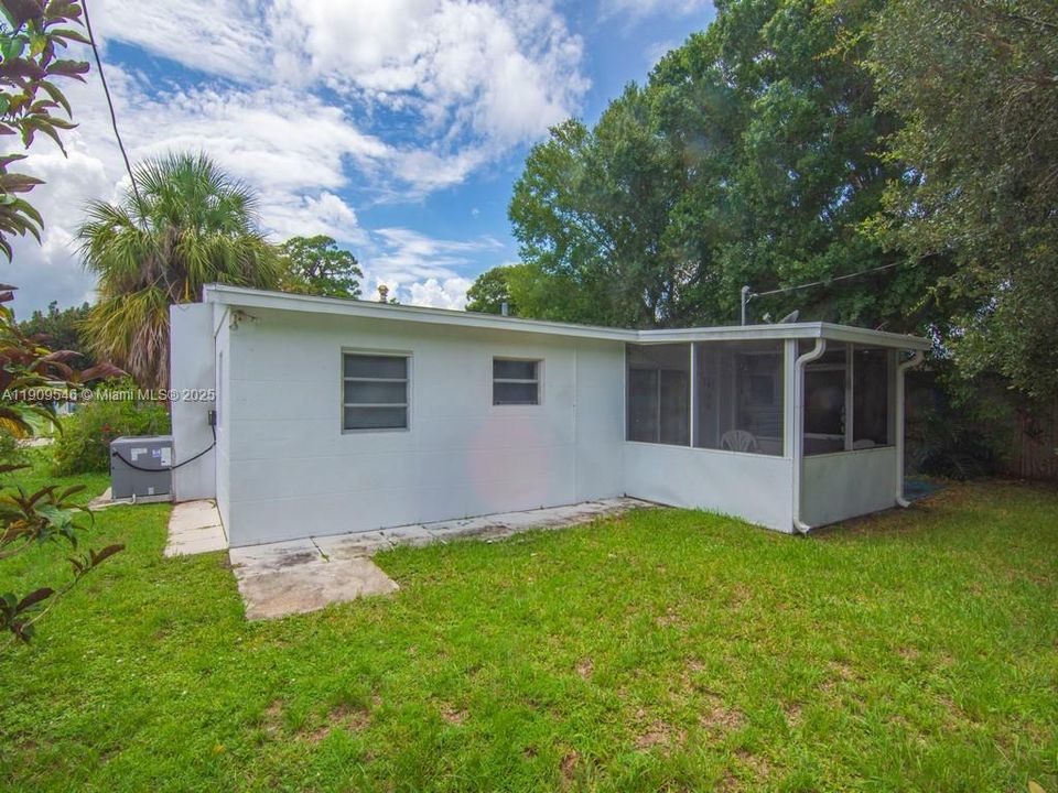 В аренду: $1,950 (3 спален, 1 ванн, 910 Квадратных фут)