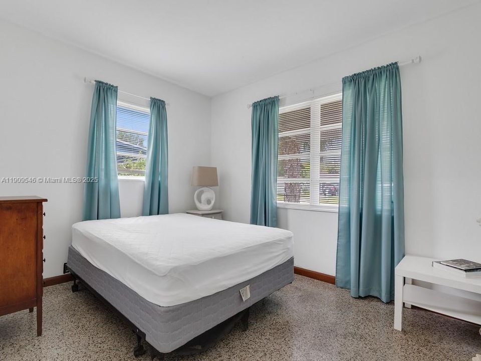 В аренду: $1,950 (3 спален, 1 ванн, 910 Квадратных фут)