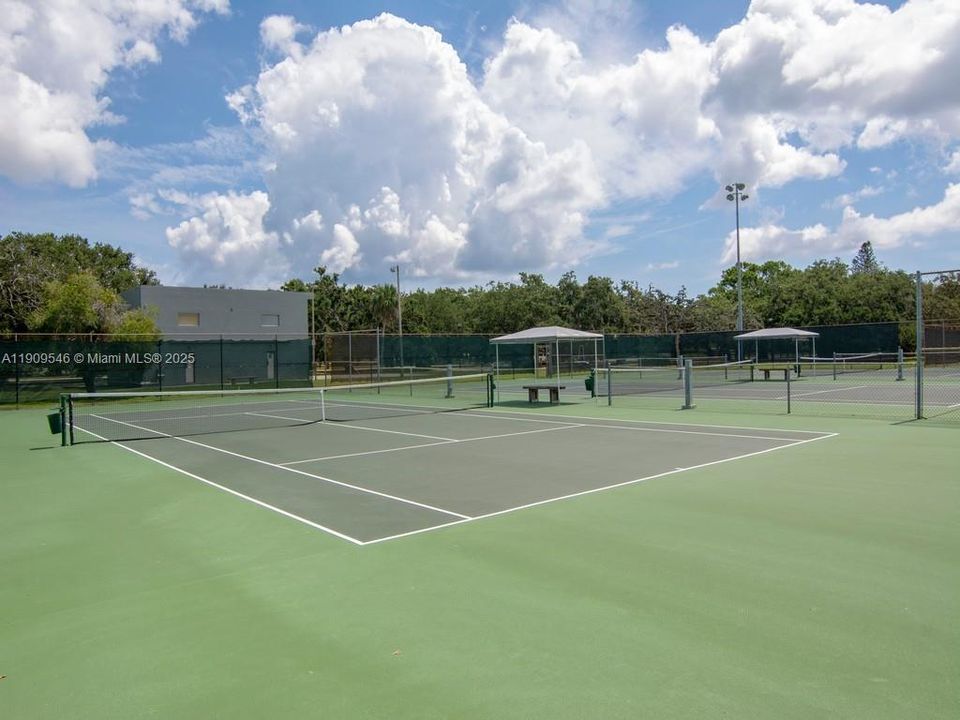 В аренду: $1,950 (3 спален, 1 ванн, 910 Квадратных фут)