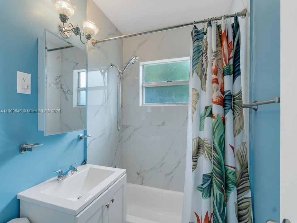 В аренду: $1,950 (3 спален, 1 ванн, 910 Квадратных фут)