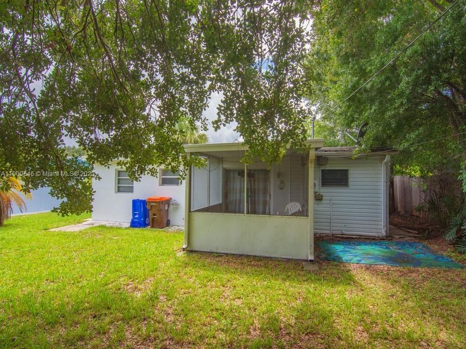 В аренду: $1,950 (3 спален, 1 ванн, 910 Квадратных фут)