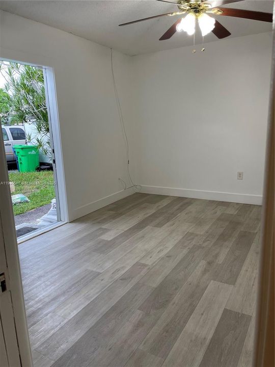 For Rent: $1,575 (1 beds, 1 baths, 1600 Square Feet)