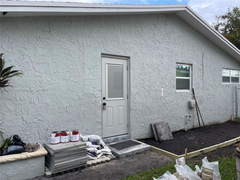 For Rent: $1,575 (1 beds, 1 baths, 1600 Square Feet)