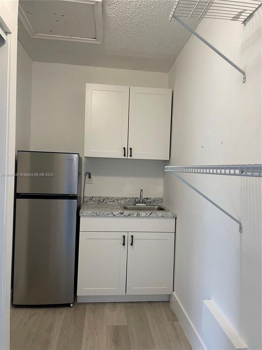 For Rent: $1,575 (1 beds, 1 baths, 1600 Square Feet)