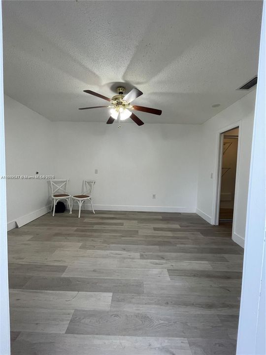 For Rent: $1,575 (1 beds, 1 baths, 1600 Square Feet)