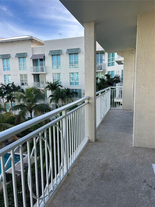 Active With Contract: $2,500 (1 beds, 1 baths, 780 Square Feet)