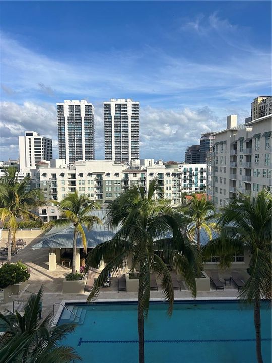 Active With Contract: $2,500 (1 beds, 1 baths, 780 Square Feet)