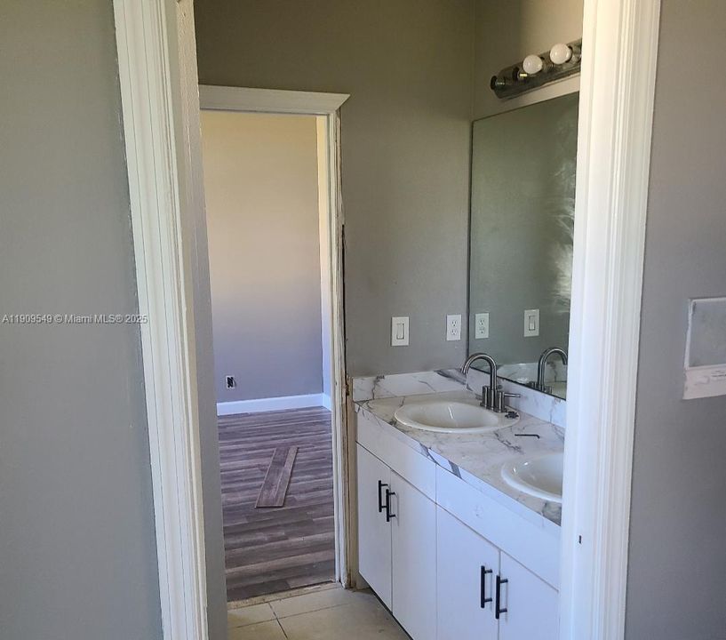 Active With Contract: $585,000 (5 beds, 3 baths, 2694 Square Feet)