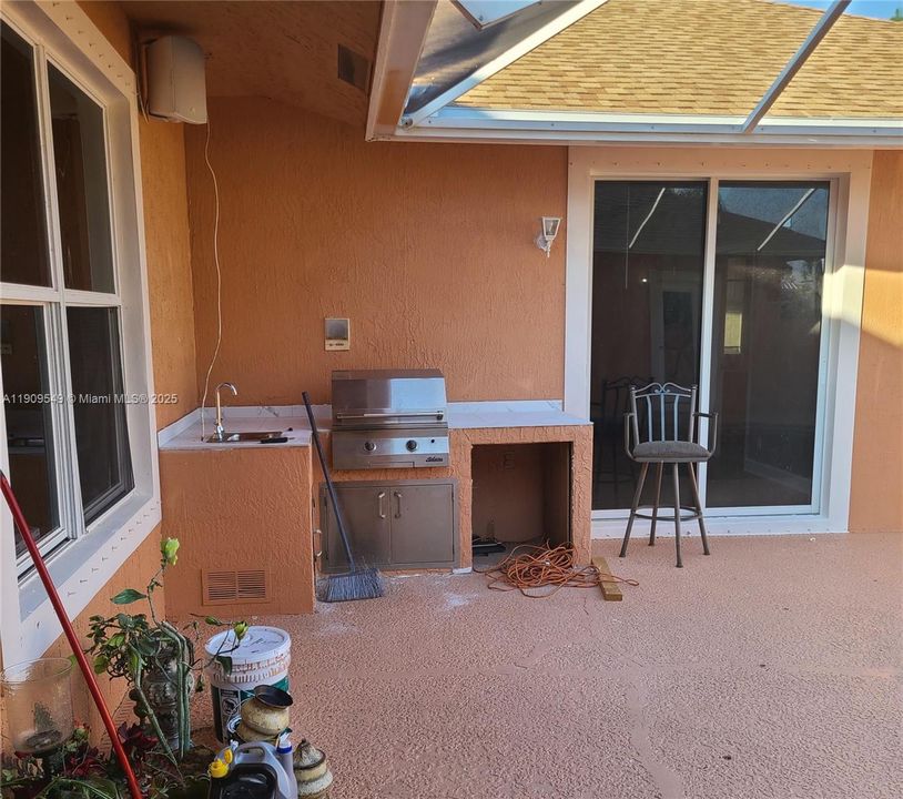 Active With Contract: $585,000 (5 beds, 3 baths, 2694 Square Feet)