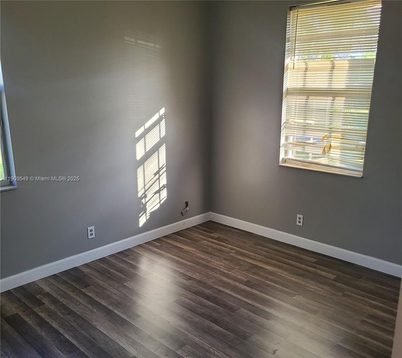 Active With Contract: $585,000 (5 beds, 3 baths, 2694 Square Feet)