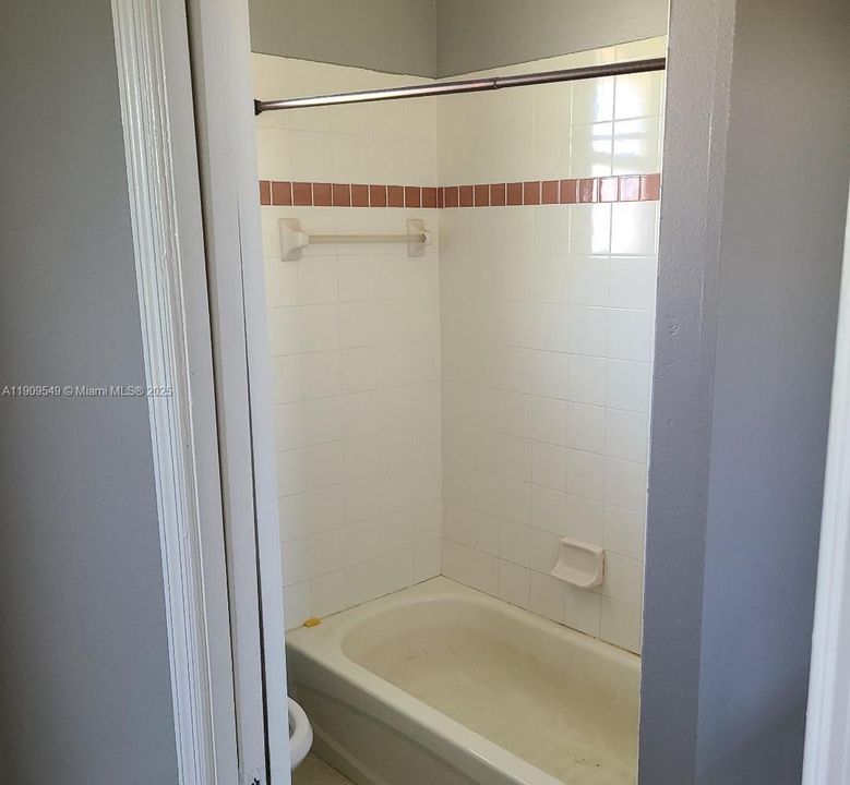 Active With Contract: $585,000 (5 beds, 3 baths, 2694 Square Feet)