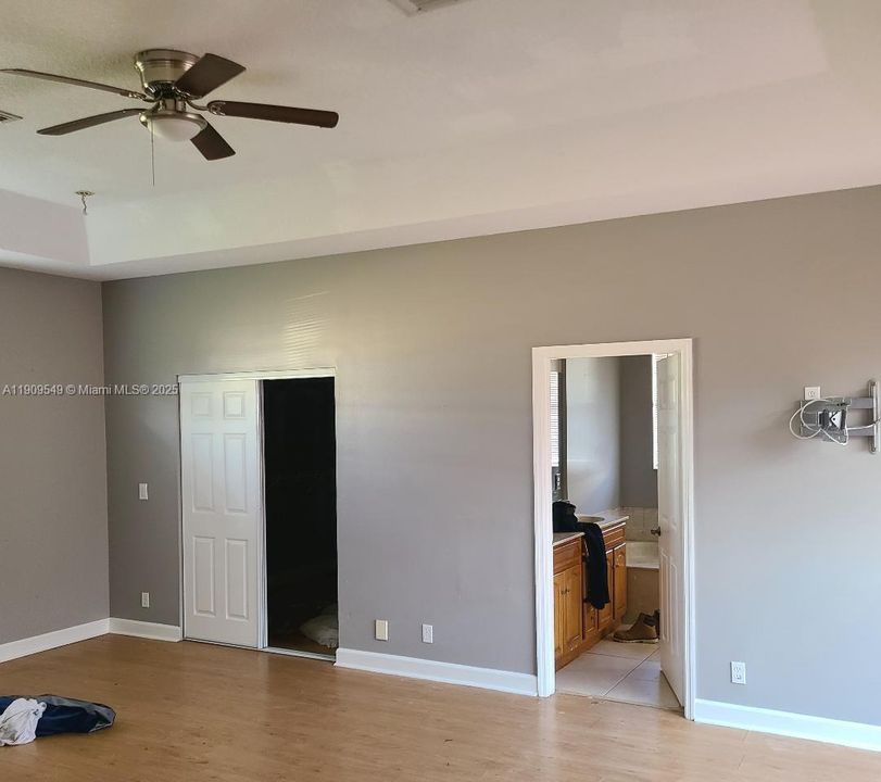 Active With Contract: $585,000 (5 beds, 3 baths, 2694 Square Feet)