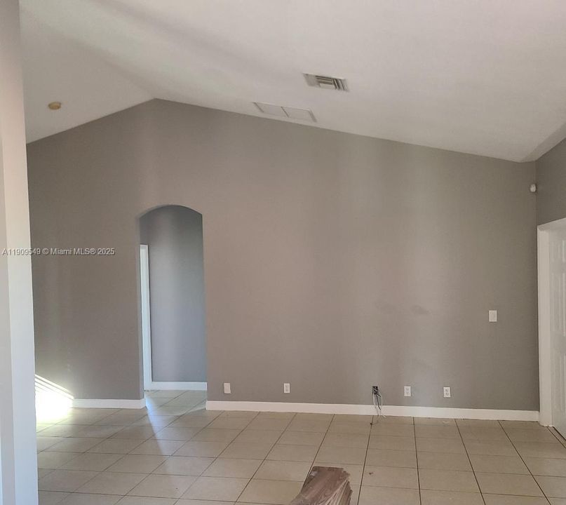 Active With Contract: $585,000 (5 beds, 3 baths, 2694 Square Feet)