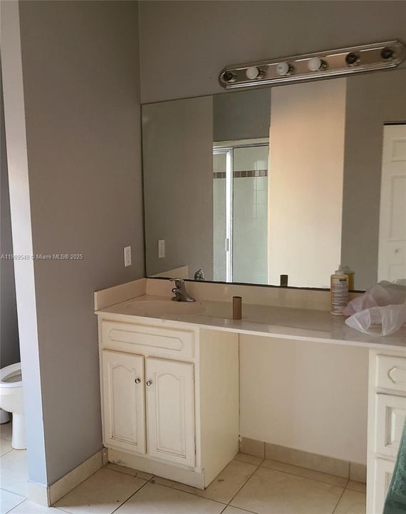 Active With Contract: $585,000 (5 beds, 3 baths, 2694 Square Feet)