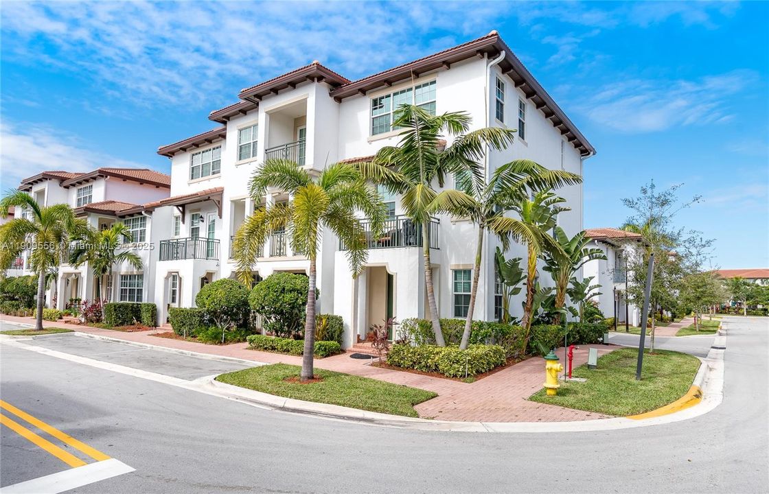 Active With Contract: $3,500 (3 beds, 3 baths, 1955 Square Feet)