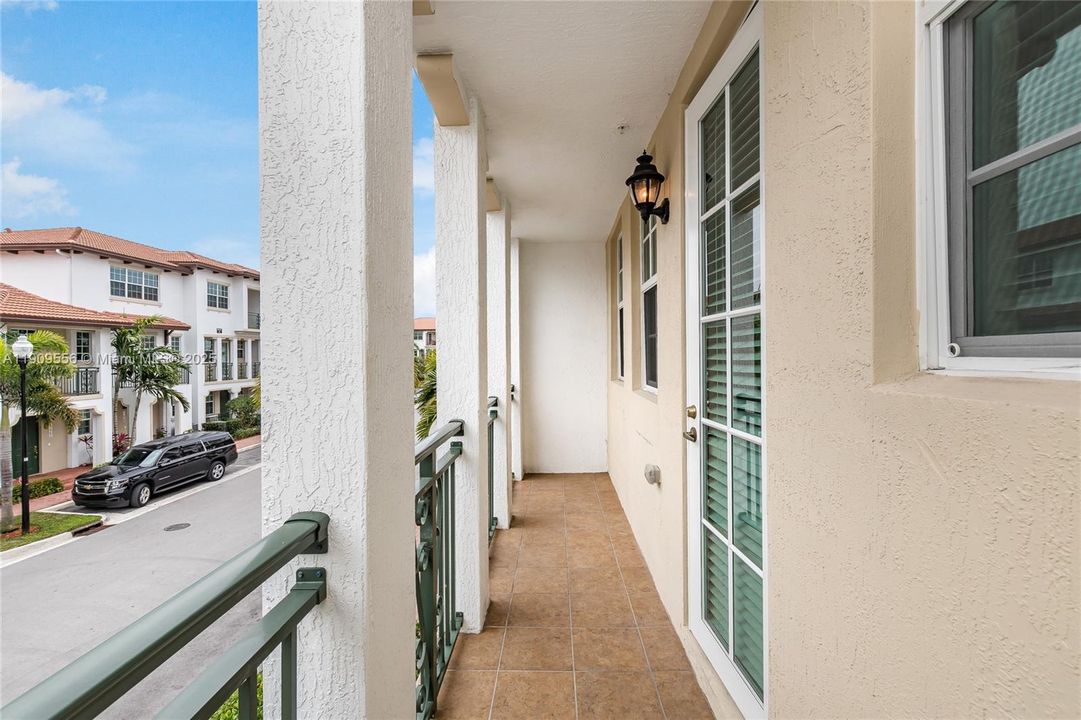 Active With Contract: $3,500 (3 beds, 3 baths, 1955 Square Feet)