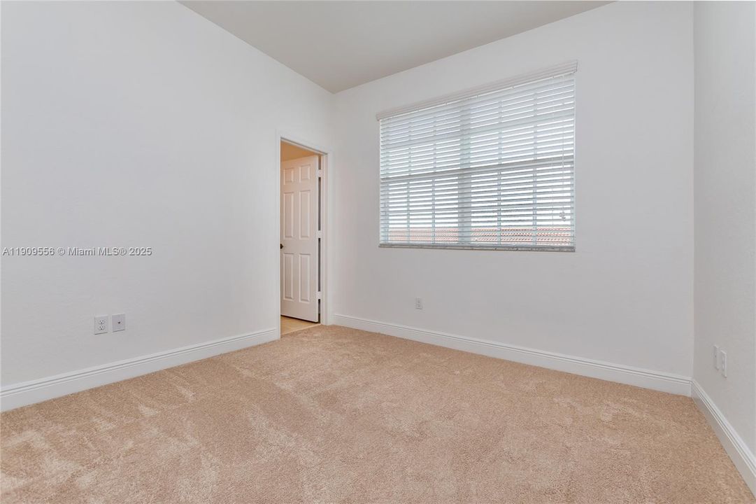 Active With Contract: $3,500 (3 beds, 3 baths, 1955 Square Feet)