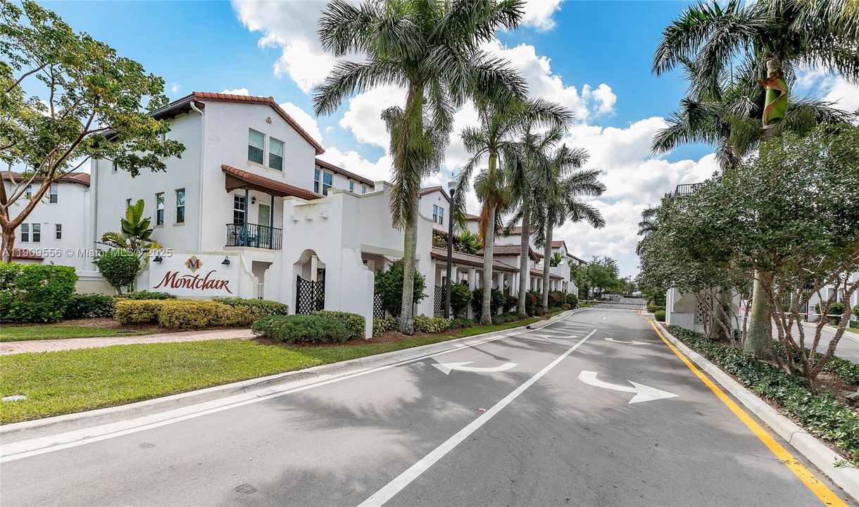 Active With Contract: $3,500 (3 beds, 3 baths, 1955 Square Feet)