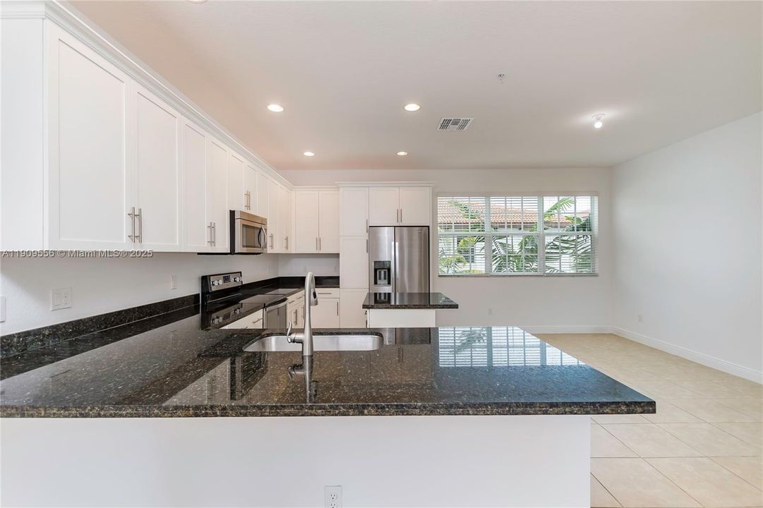 Active With Contract: $3,500 (3 beds, 3 baths, 1955 Square Feet)