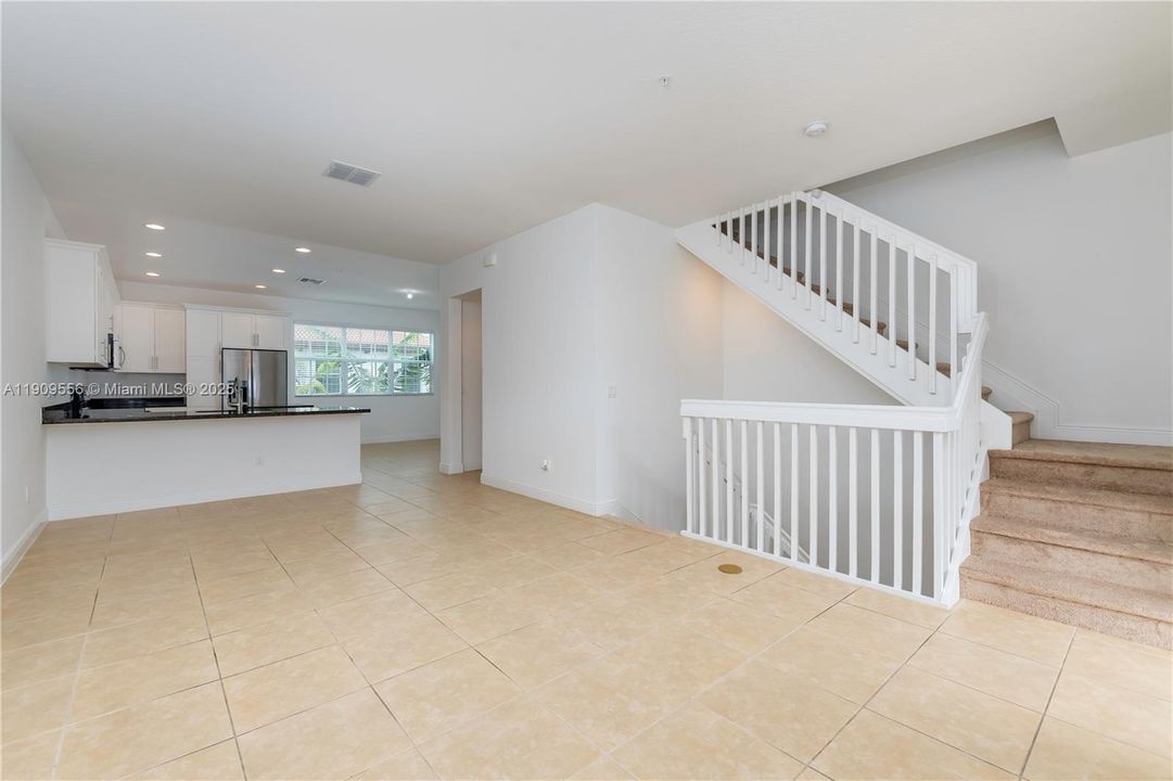 Active With Contract: $3,500 (3 beds, 3 baths, 1955 Square Feet)