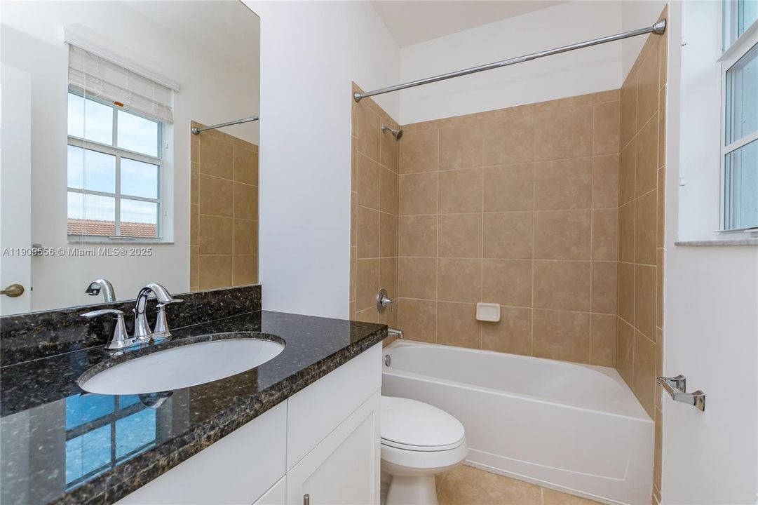 Active With Contract: $3,500 (3 beds, 3 baths, 1955 Square Feet)