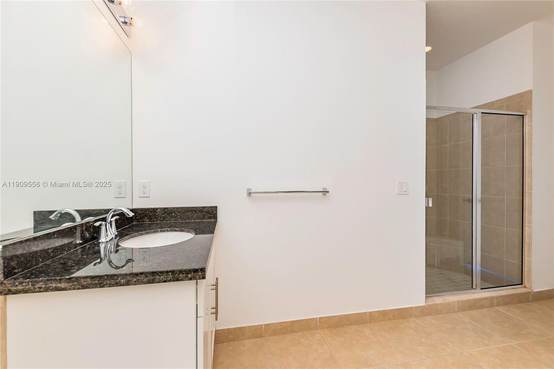 Active With Contract: $3,500 (3 beds, 3 baths, 1955 Square Feet)