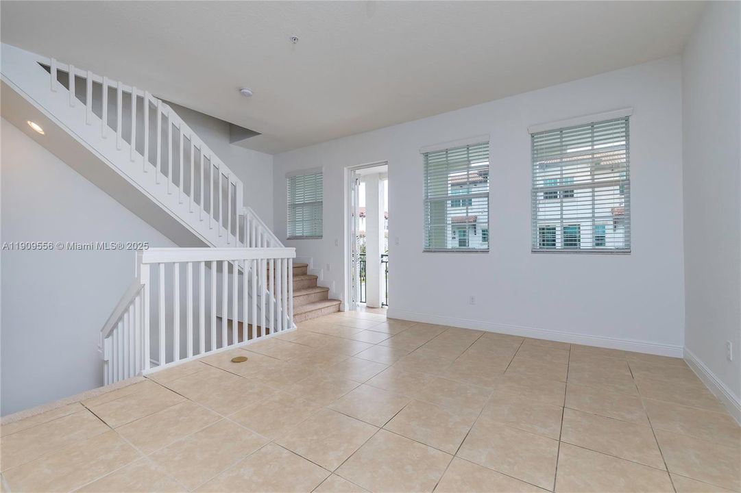 Active With Contract: $3,500 (3 beds, 3 baths, 1955 Square Feet)